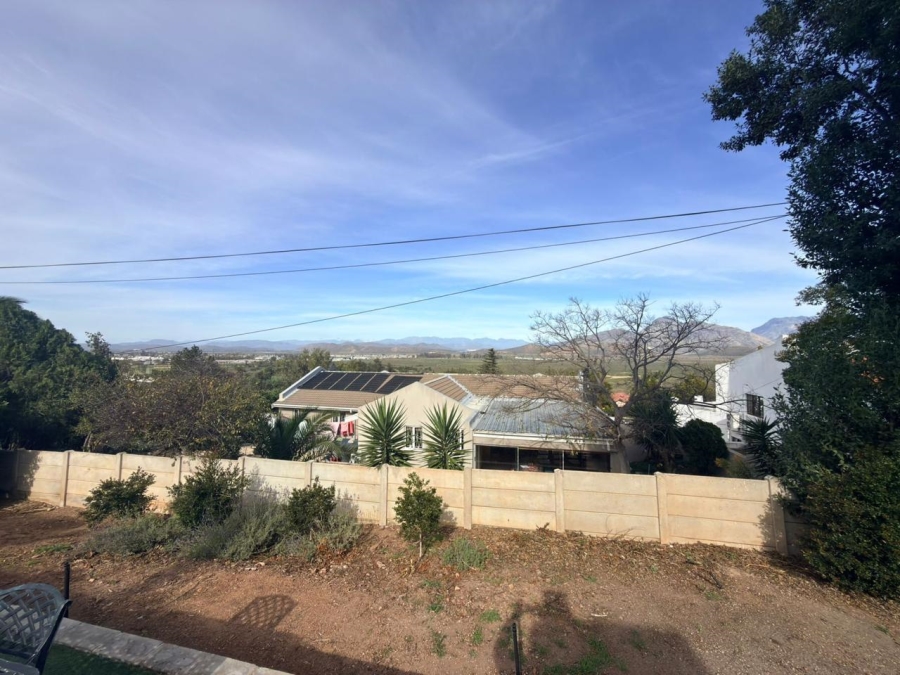 To Let 4 Bedroom Property for Rent in Langerug Western Cape